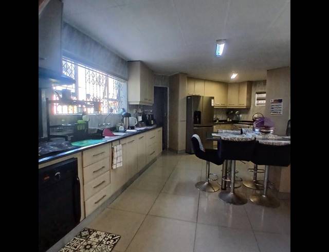 4 BEDROOM HOUSE FOR SALE IN LOTUS PARK